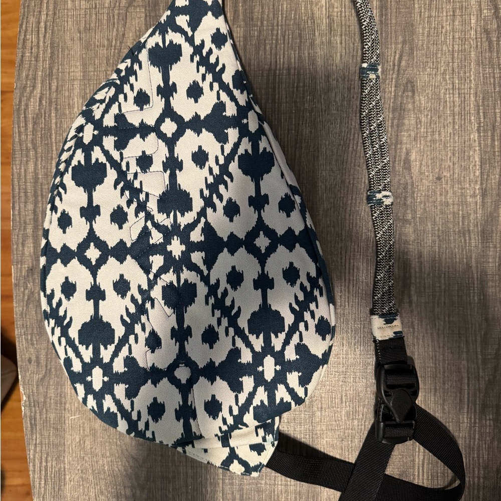 Kavu Blue and White Patterned Bag
